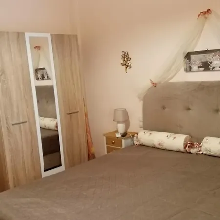Ennie's Place Apartment *