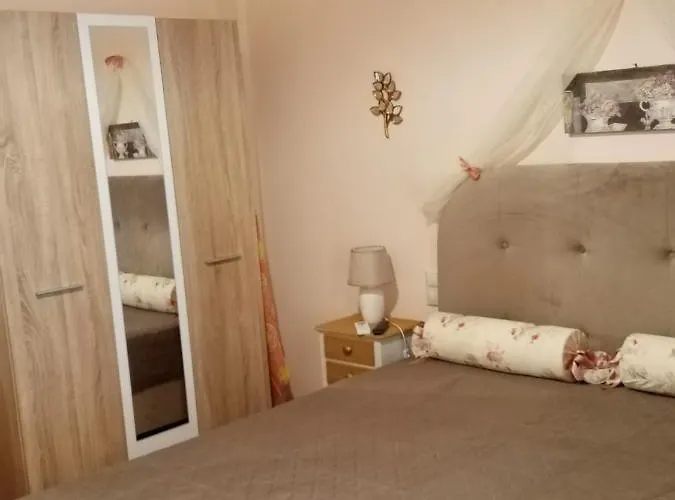 Ennie's Place Apartment *